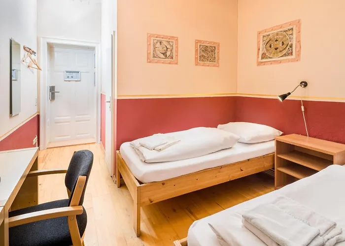 Mondpalast Ostello *