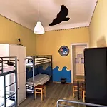 Mondpalast Hostel *