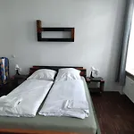 Hostel Mondpalast *