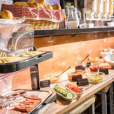 Mondpalast Ostello *