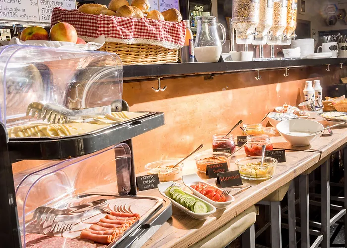 Mondpalast Ostello *